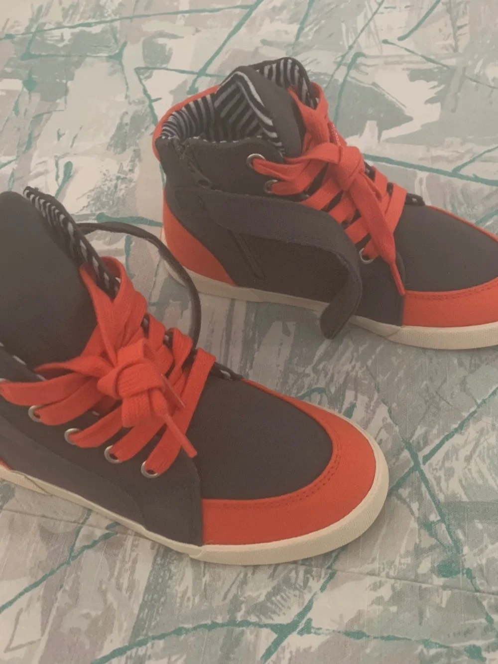 BRAND NEW MINI BODEN HIGH TOPS Size 3